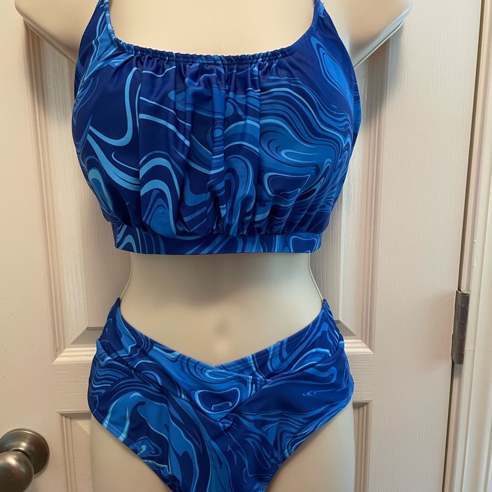 NWOT Blue Swirl Women's Swim Set